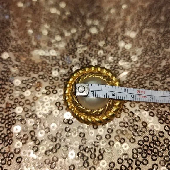 CHANEL Vintage Authentic Clip on earings - Picture 11 of 13